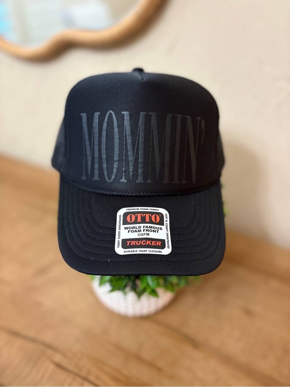 Black "MOMMIN'" Trucker Hat